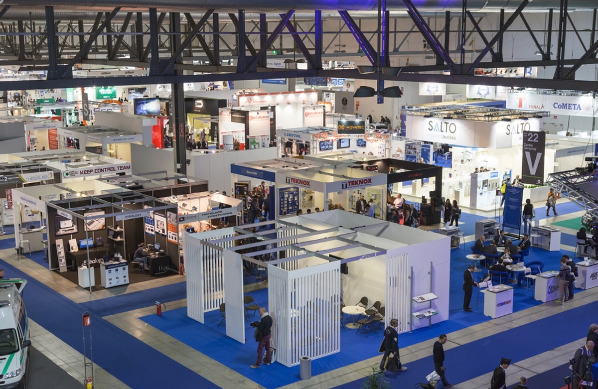 How Early Should You Book an Exhibition Booth Builder?
